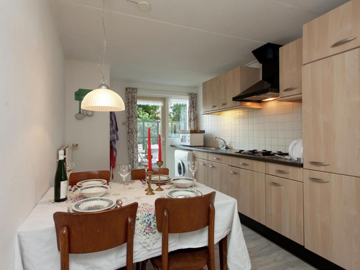 Fairytale Cottage In Nes Friesland With Garden Exteriör bild