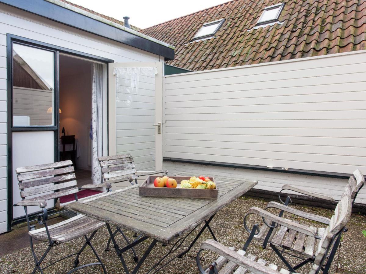 Fairytale Cottage In Nes Friesland With Garden Exteriör bild