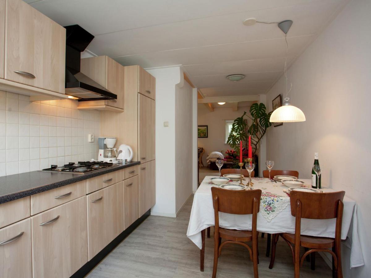 Fairytale Cottage In Nes Friesland With Garden Exteriör bild